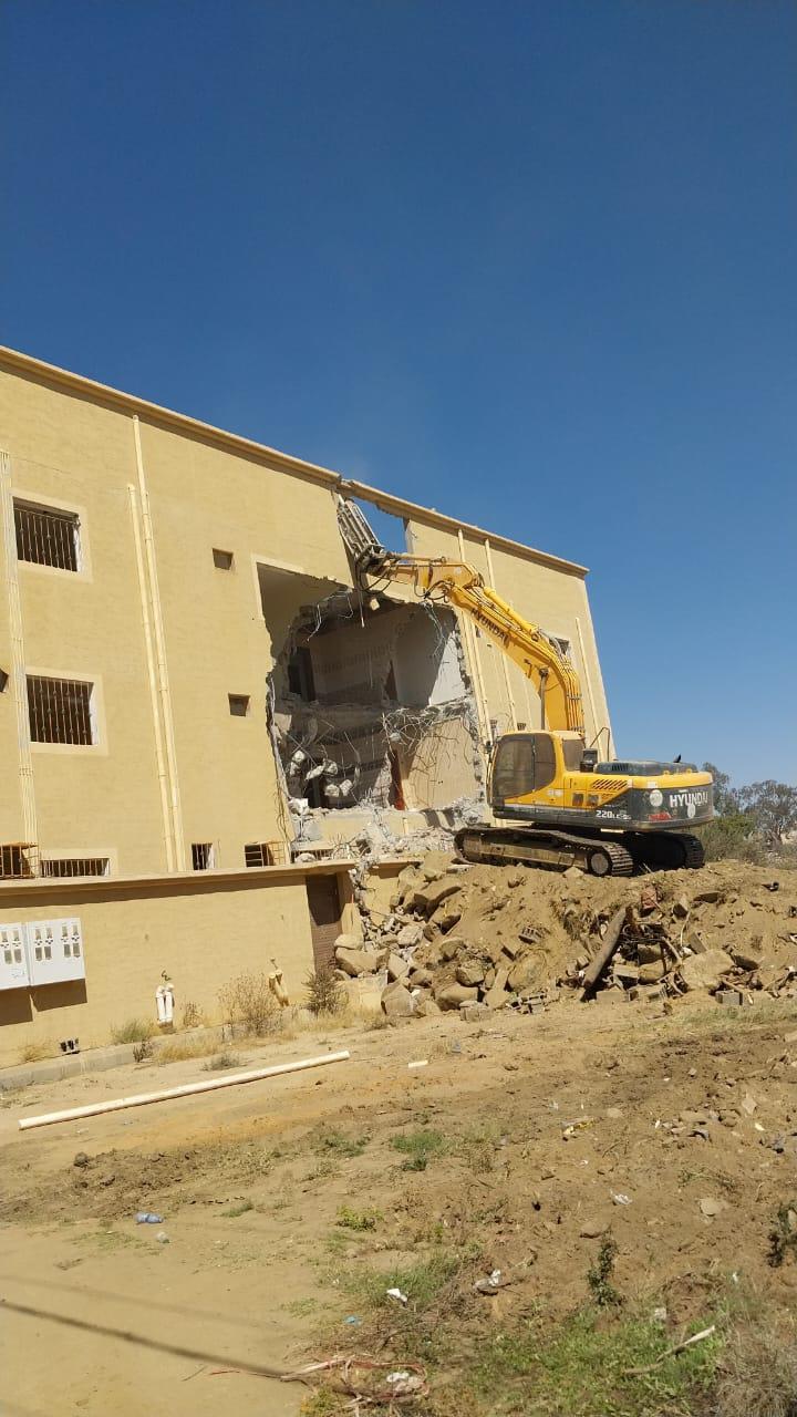 هدم المباني السكنية